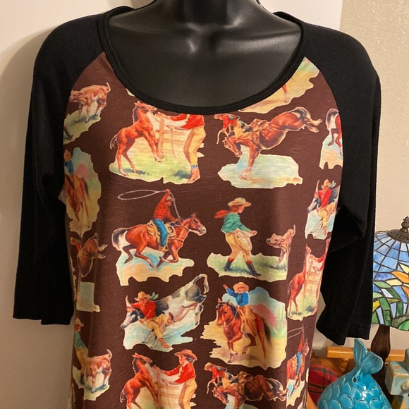 Ladies 3/4 sleeve blouse with spandex western print long to wear with leggings - Picture 2 of 6